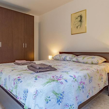 Cozy Apartment In Pula With Kitchen Exterior foto