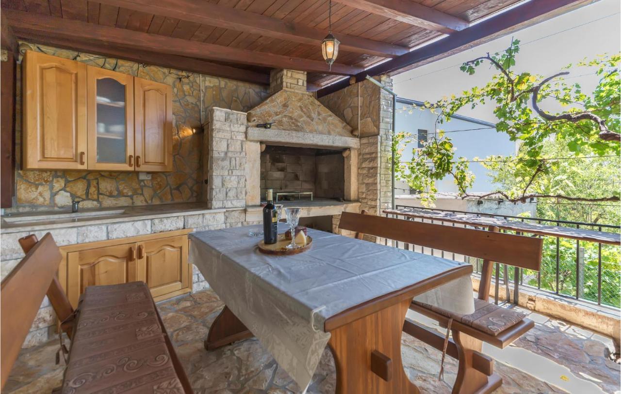 Cozy Apartment In Pula With Kitchen Exterior foto
